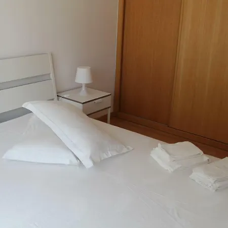 Panoramic Building T2 Apt Next To Campus Justica Apartament Lizbona
